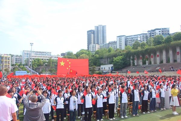 通江二中创新思政课堂：红歌声中传承红色基