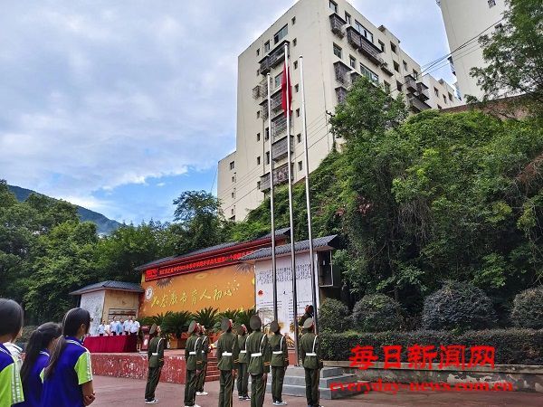 南江县正直中学隆重举行2025年秋季开学