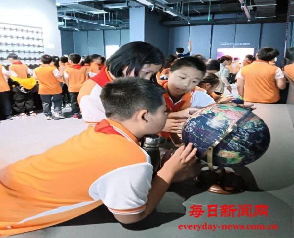 南江县朝阳活动站厚植学生探索科学的精神