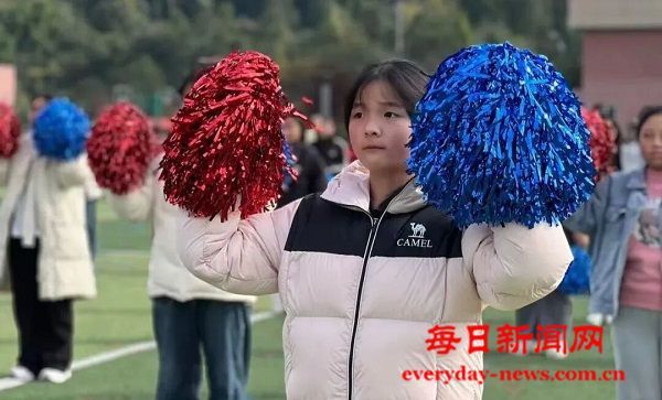 恩阳区职业中学：百名学子热舞助阵“川超”