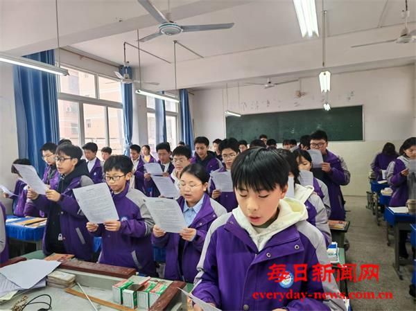 晨读宪法之声 奏响法治强音—— 开江县普