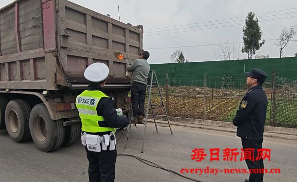 恩阳区交通运输局：开展货车“双超” 专项