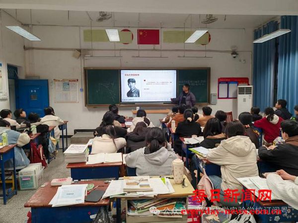 平昌中学实验学校开展“学雷锋，做志愿，共
