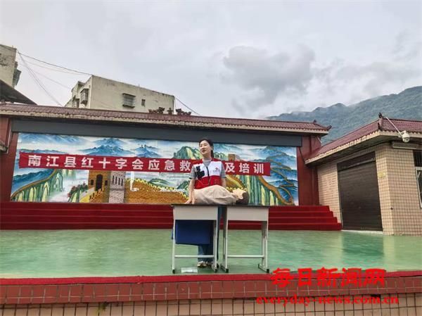 筑牢校园安全防线——南江县红十字会应急救