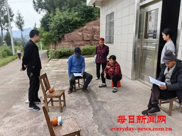 平昌县土垭小学：全员家访架起“连心桥” 