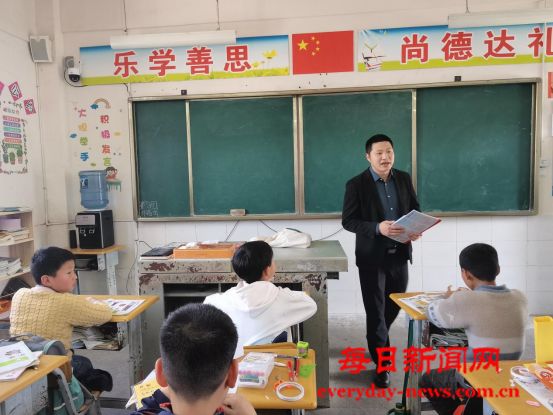 巴州区水宁寺小学联合镇综治办、派出所、市